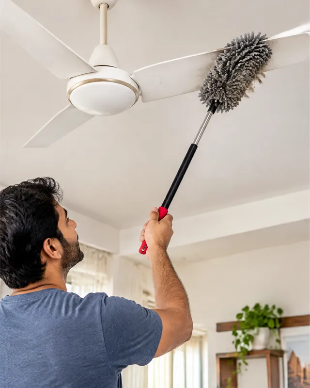 Extendable Microfibre Duster (2-pack): step 2, Dust