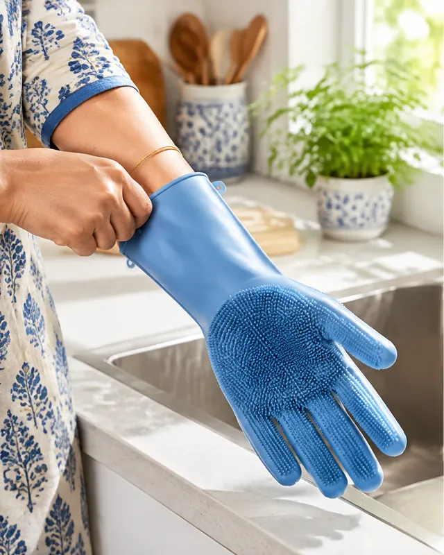 Silicone Scrub Gloves: step 1, Wear